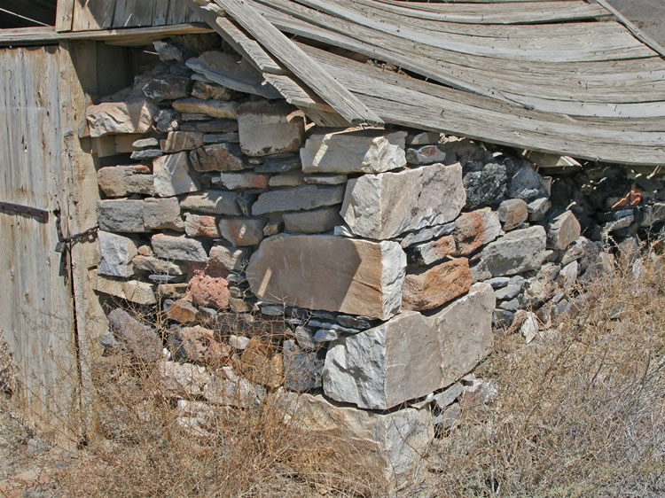 Very nice stone work on the corners.