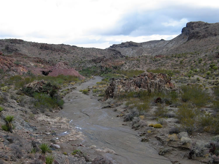 Another transverse dike crosses the wash between us and the old quarry.