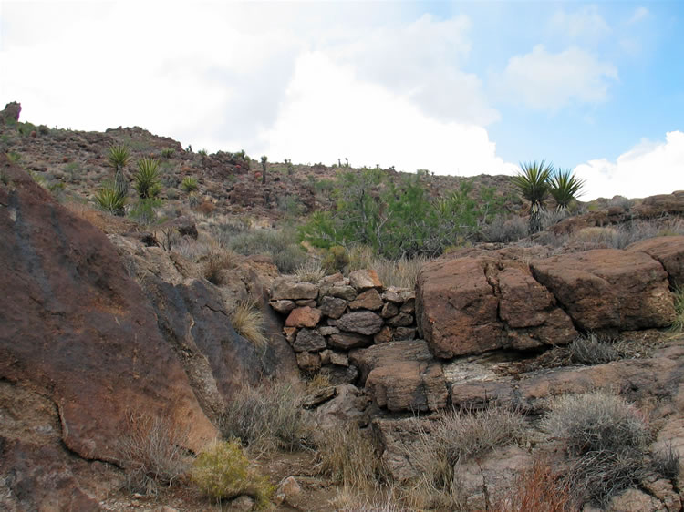 On the back side of the shelter we find a small stacked rock wall.