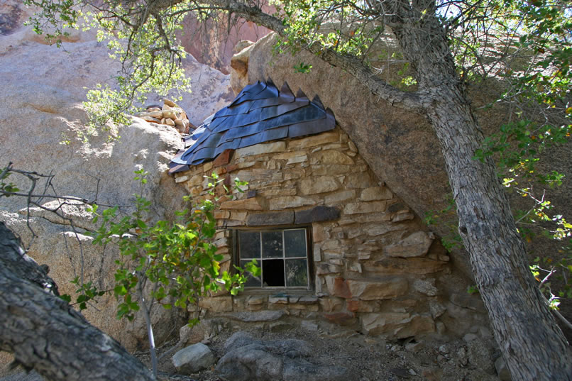 As we pass by, we get a good view of the exterior of the window area.