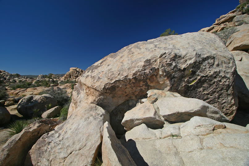 This is one seriously tough spot to find.  You could easily walk right past it and not even know that it's there.  Can you spot the iron door in the center of the photograph?