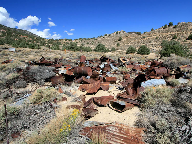 The conveniently located junkyard is just a short walk from the cabins.