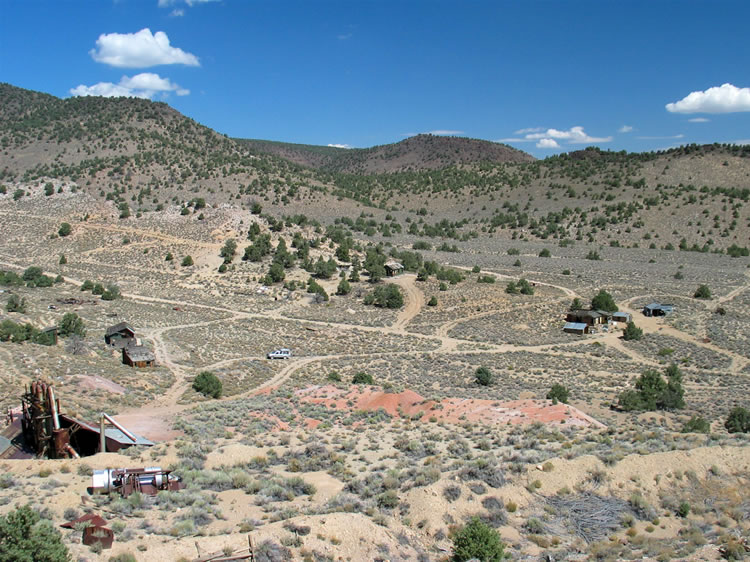 Now we're going to head over to the main house complex that you can see toward the right of the photo.