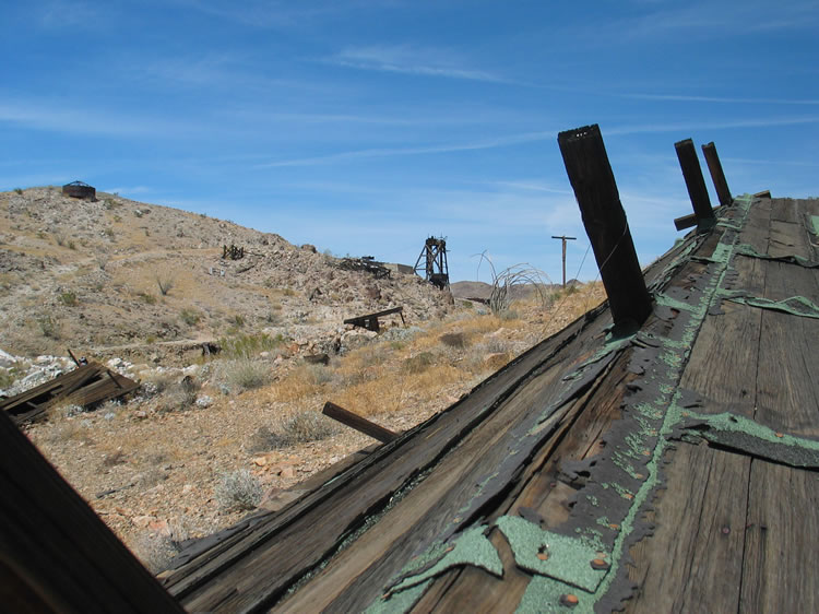 In early 1939, a hundred ton concentration and flotation plant was installed at the mine.  At this time twenty men were working here.