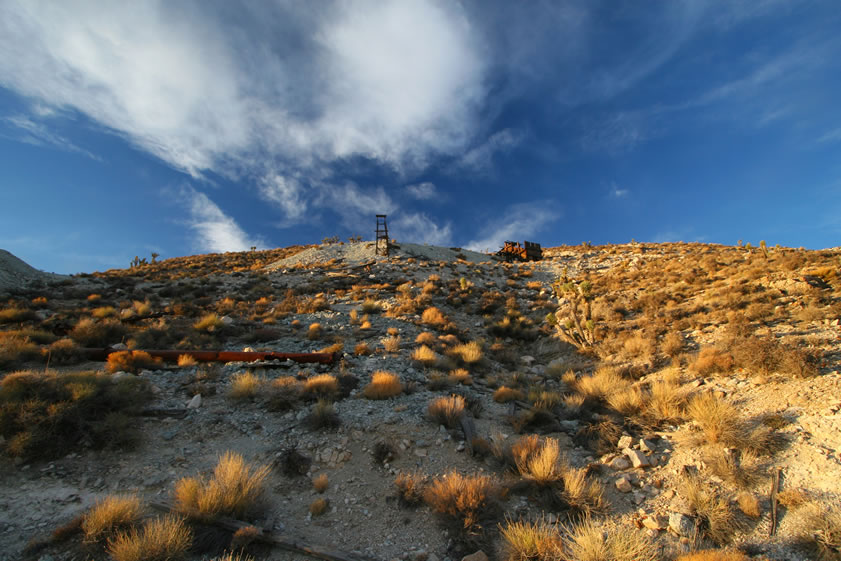 Ore bins and other structures come into view as we get higher up the hill.