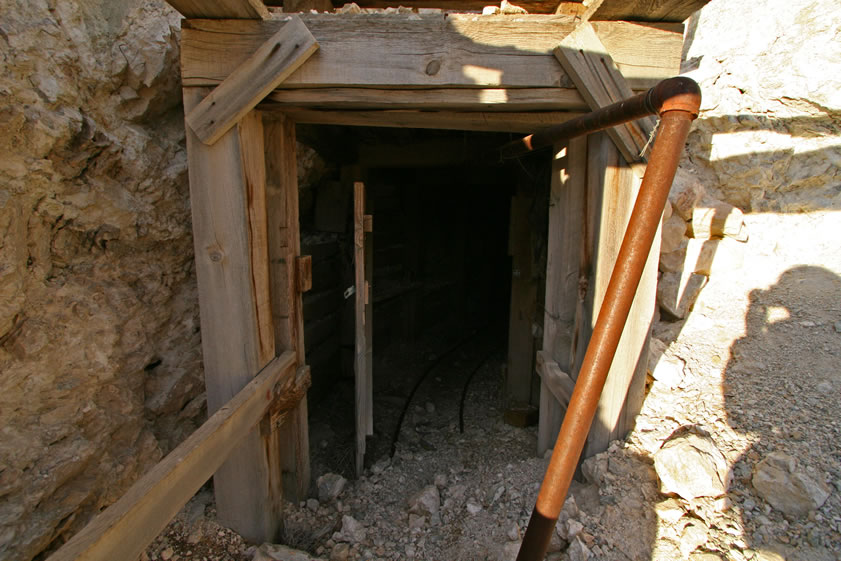 However, once over the fallen rock that covers the rails, the first part of the tunnel looks pretty good.