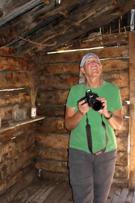 Jamie checks out the roof details, too.